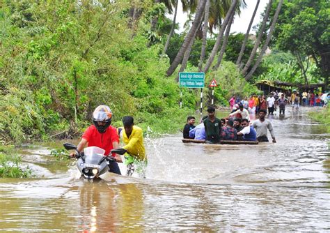 Karnataka Floods 48 People Dead 12 Missing Dynamite News