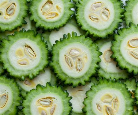 Nama saintifiknya ialah momordica charantia dan ia tergolong dalam famili tumbuhan cucurbitaceae. 10 Khasiat & Kebaikan Makan Sayur Peria Katak. - Rasa