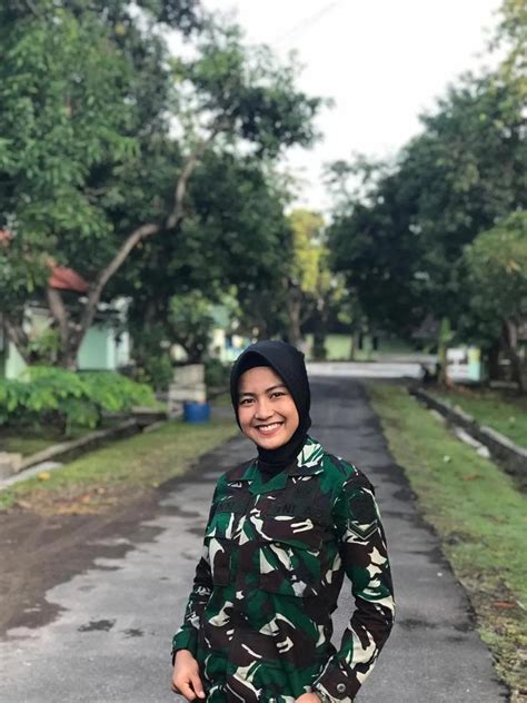 Sering Dihina karena Miskin, Putri Tukang Ojek Ini Kasih Bukti Berhasil