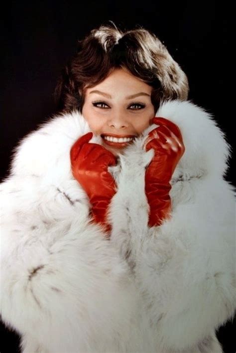 Celebrities Who Wear Fur Sophia Loren In A Fur Coat Sophia Loren