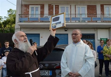 A Camerota Boom Di Fedeli Per Le Reliquie Di San Pio La Repubblica