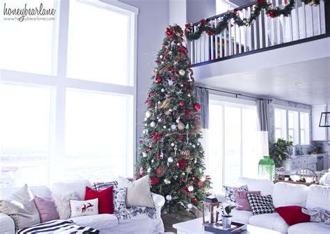 Must contain at least 4 different symbols; Decorating a 12 Ft Christmas Tree