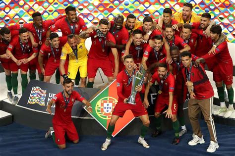 It's the entire portuguese national football team, all the 23 players plus the trainer. Portugal beat Holland to win inaugural Nations League title