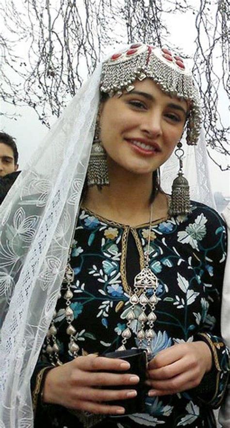 Kashmiri Women In Traditional Dress