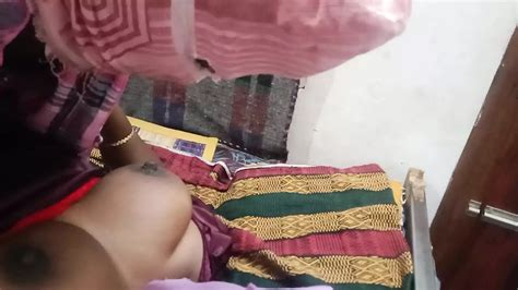 tamilisches mädchen fickt muschi zu hause heiß ficken nachtkleid große möpse drücken