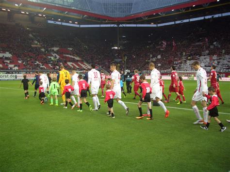 Sportgemeinde eintracht oder kurz sge) ist ein eingetragener sportverein in frankfurt am main. F Jugend der Tus Röllfeld ist Einlaufmannschaft bei ...