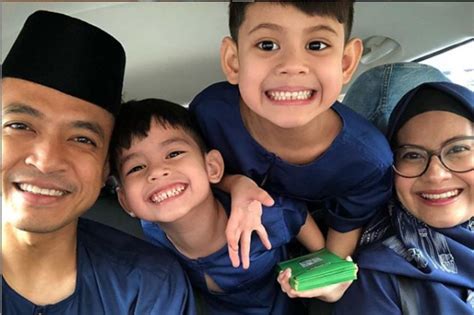 Met milad semoga bisa menjadi pribadi yang lebih baik lagi, dan ditambah kekuatan untuk dapat bisa berdakwah di kampus lagi. Tahniah! Tomok dapat 'baby girl' - Hiburan | mStar