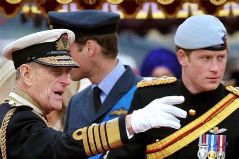 Somente depois eles vão divulgar a informação ao público. Marido da rainha Elizabeth II é hospitalizado durante o ...
