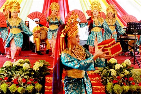 Tarian Adat Riau Perpaduan Budaya Melayu Page Of Tak Terlihat