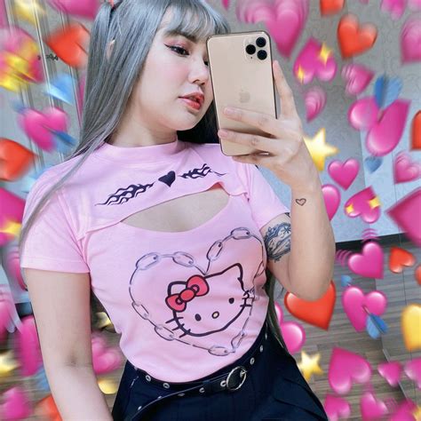 Emo Kitty Heart Keyhole Tee In 2021 Hello Kitty Clothes Streetwear