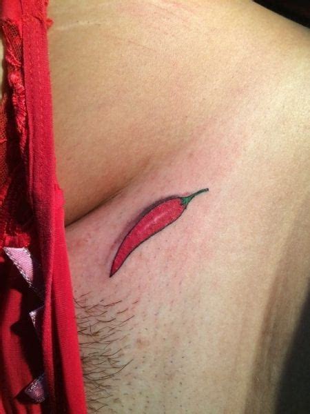 Contribuição Amadora Nacional Gostosa Tira Fotos Peladinha Exibindo Sua Tatuagem De Pimenta