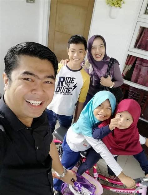 Kemilau cinta di langit jingga adalah film indonesia yang diproduksi pada tahun 1985 dengan disutradarai oleh muchlis raya. 8 Potret Akulah Cinta Di Langit Prudence Lovely Bareng ...
