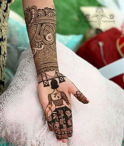 Chic And Trendy Mehndi Designs For All Millennial Brides Out There