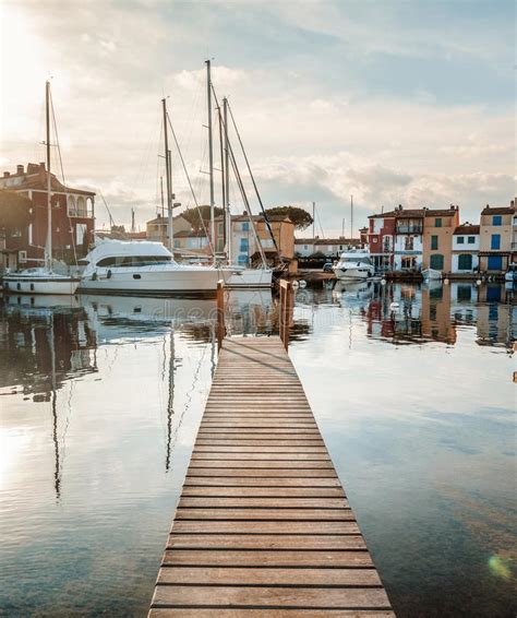 It is located on the french riviera. Landschaftsdorf Von Grimaud In Frankreich Stockbild - Bild ...