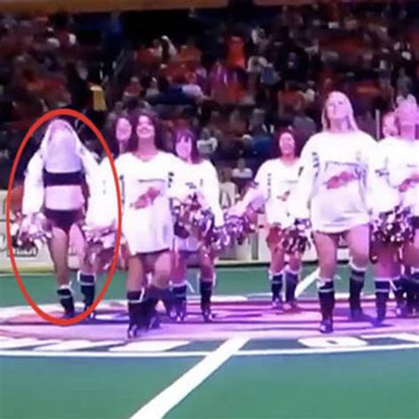 Cheerleaders Accidentally Exposed