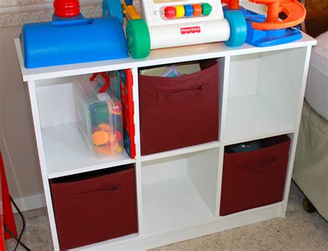 Between3Sisters | DIY: Beadboard Backed Bookshelf
