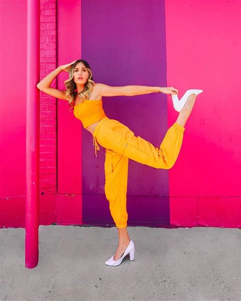 Kalianna🌈las Vegas📍posing Tips On Instagram “3 Leaning Poses To Practice 📸🌈 See These P