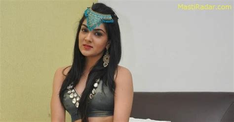 Hot Actress Wallpaper Sakshi Chowdary Hot Navel Show Photos