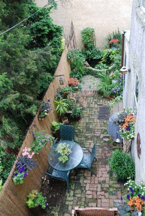 These outdoor decorating ideas will create different spaces on one patio so the family can eat, sleep and relax all in one perfect patio decor for the small, city patio. Ideas for Narrow and Long Patio Spaces | Upcycle Art