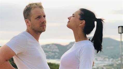 Oliver pocher mit schöner, talentierter, freundin wen datet oliver pocher in 2021? Oliver Pocher & Freundin Amira: Babybauch-Pic mal anders ...