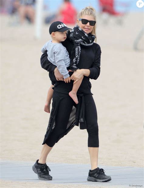 Exclusif Fergie s amuse avec son fils Axl sur la plage à Santa Monica le juin
