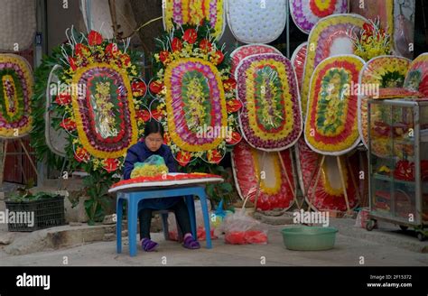 Vietnamese Funeral Hi Res Stock Photography And Images Alamy