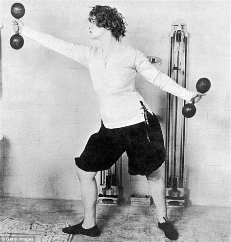 Check Out These Vintage Pics Of The Way Women Used To Work Out Nice Move Retro Fitness