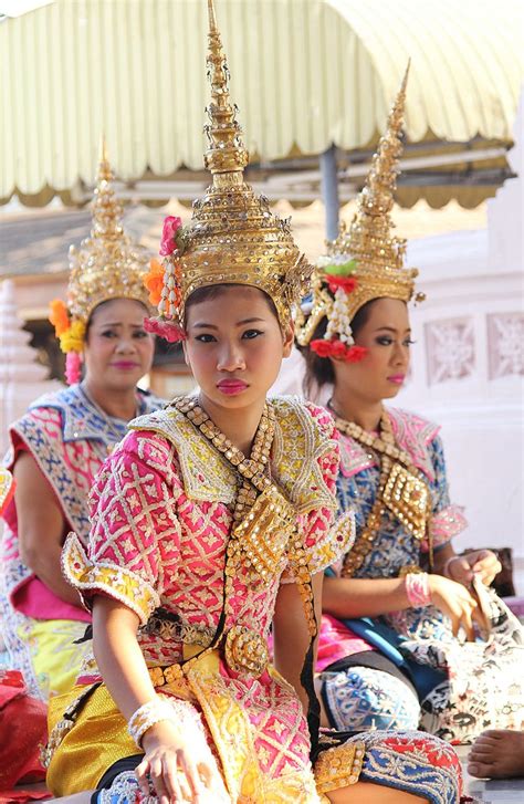 Traditional Thai Dancers Traditional Outfits Thai Clothes Costumes