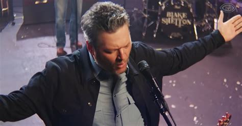 Blake Shelton Sings An Electrifying Performance Of Jesus Got A Tight Grip Wwjd
