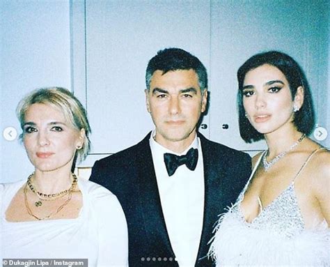 Brits 2019 Dua Lipas Hunky Father Steals The Show Daily Mail Online