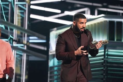 2019 billboard music awards drake is the top winner and sets record for most billboard music