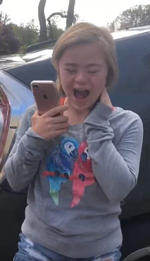 California Teen With Down Syndrome Cries As She Gets A Job Daily Mail