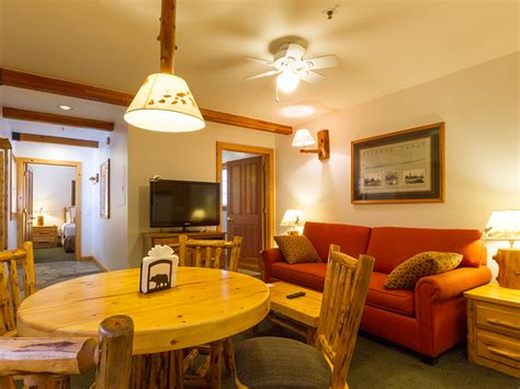 Beautiful gatlinburg condo rental or amazing pigeon forge condominium in one of our beautiful one bedroom smoky mountain condo rentals. one bedroom condo - Red Wolf Lakeside Lodge