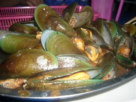 Signature dishes include the char kuey teow, crab meehoon, ikan asam pedas and fish head curry. Makan di Melaka : Asam Pedas Power Puteri Hang Li Po - My ...