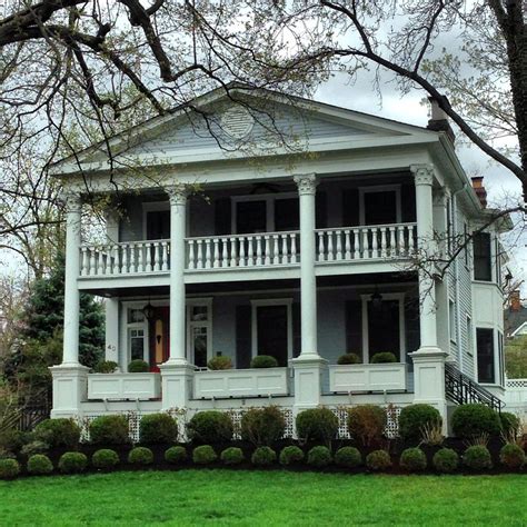 The greek revival was an architectural movement of the late 18th and early 19th centuries, predominantly in northern europe and the united states. Southern Greek Revival | House styles, Home styles, Greek ...
