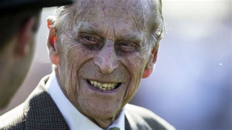 'because they prince andrew asked to dress as an admiral, has stuck with royal protocol and kept peter phillips, her eldest grandchild, at the centre of the procession between. Mort du prince Philip : ce qui est prévu pour son ...