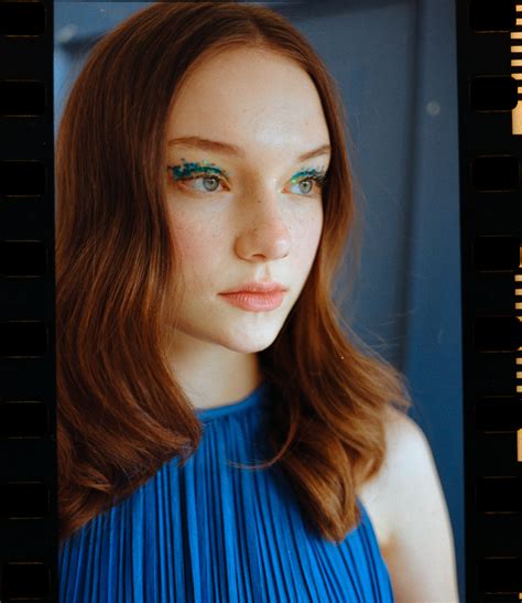 Polaroids Videos Instagram Julia F Height 5 8½ 174cm Bust 30½ 77cm