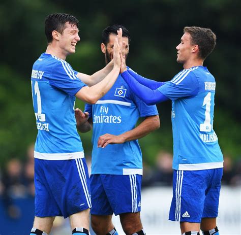 He developed through the academy of eintracht frankfurt and has represented germany at various levels. Hamburger SV: Luca Waldschmidt hofft beim HSV auf den ...