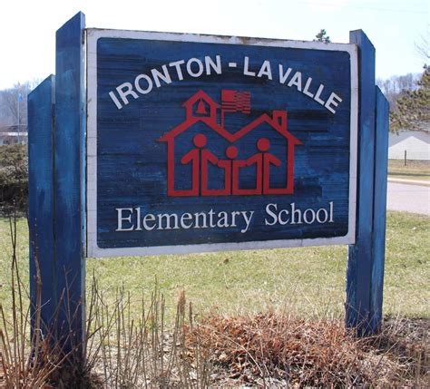 Reedsburg School Board Discusses Future Of Irontonla Valle Loganville