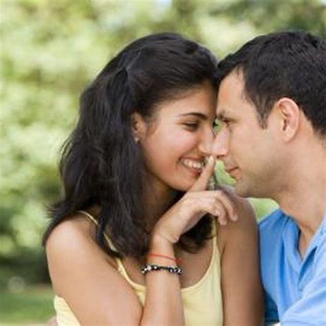 How To Tell A Married Woman Is Flirting With You Flirting With Men