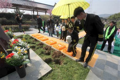 Burial Trend In China Is Moving Against Tradition Cn