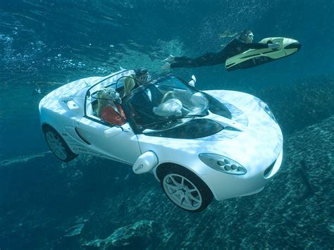 Celebrity Online Today Under Water Car