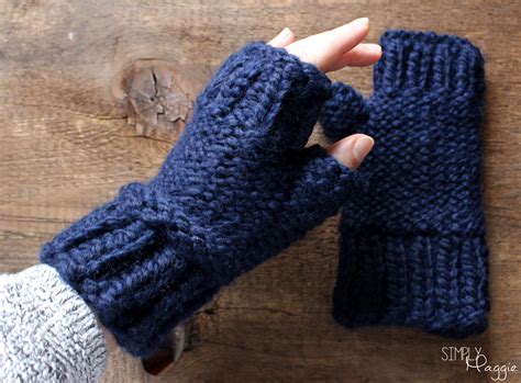 Get the 10 free mitten patterns on bluprint! Chunky Fingerless Mittens Pattern | SimplyMaggie.com