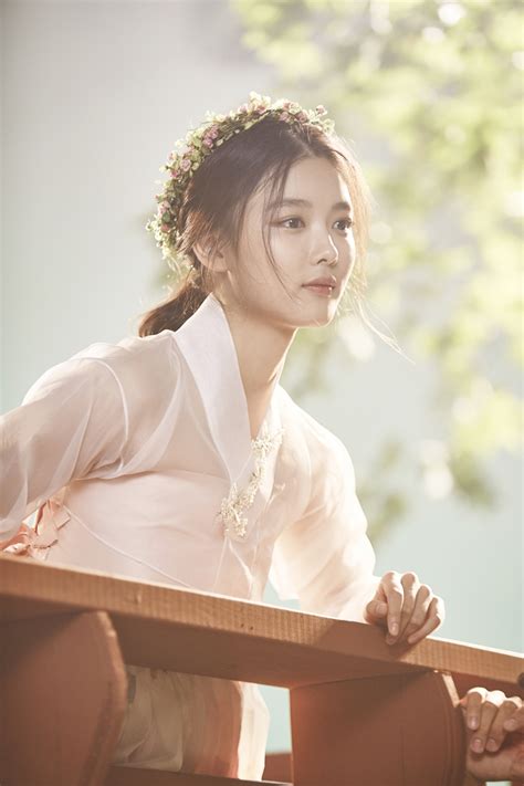 After her acting debut in 2003, she became one of the best known child actresses in korea and since. Kim Yoo-jung/#87752 - Asiachan