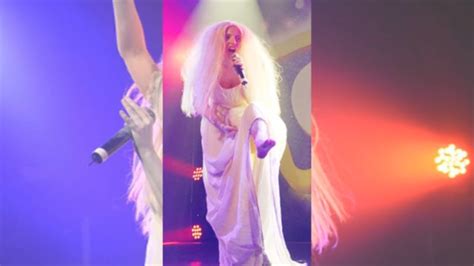 Lady Gaga Strips Nekked On Stage During Performance Gay Night Club Youtube