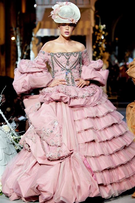 19 Runway Looks That Would’ve Fit Right In at Versailles | Rococo
