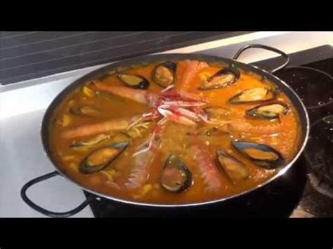 La paella marinera es un plato típico de las poblaciones costeras de españa muy popular entre sus gentes y cada día más, también para los extranjeros. Paella de Marisco Super - YouTube