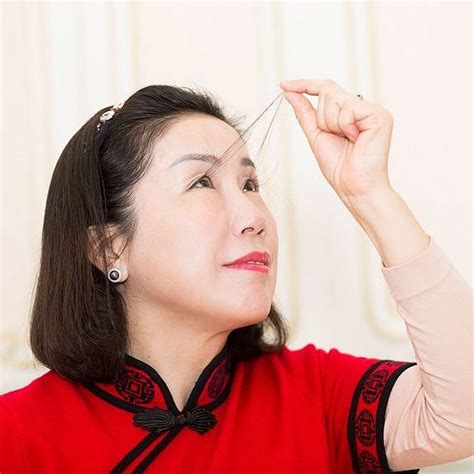 Woman With The Worlds Longest Eyelashes Breaks Her Own Record With 8