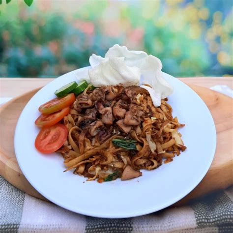 Bawang merah goreng tp saya skip lg g pya stok, kecap manis, bahan sayur: resep dan cara membuat Mie goreng Tek Tek Archives - Resep ...