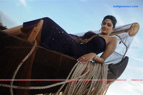 Vimala Raman Actress Photo Image Pics And Stills